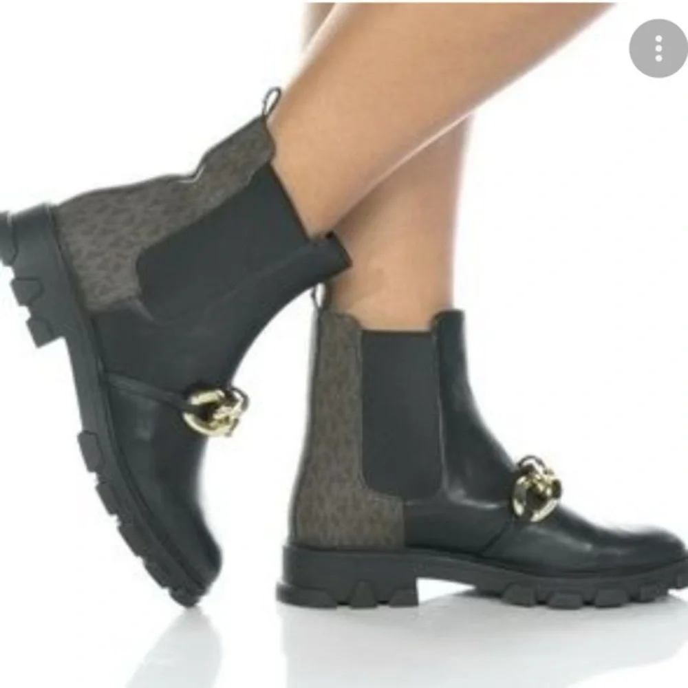 MICHAEL MICHAEL KORS Women's Scarlett Lug Sole Chain Chelsea Booties Size 8.5
